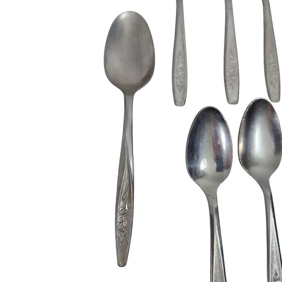 12 VTG ONEIDA WM A ROGERS LTD. FLORAL DAISY ROSE DELUXE STAINLESS DINNER SPOONS - Picture 2 of 6